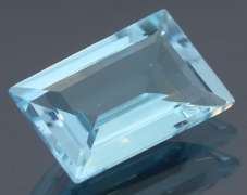 Beautiful 4.45ct emerald cut Topaz