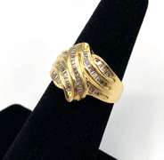 Appealing 14kt Yellow Gold Baguette Diamond Band Ring