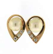 Elegant Yellow gold Pearl and Diamond Earrings