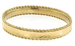 Unforgettable Yellow Gold Bangle Bracelet