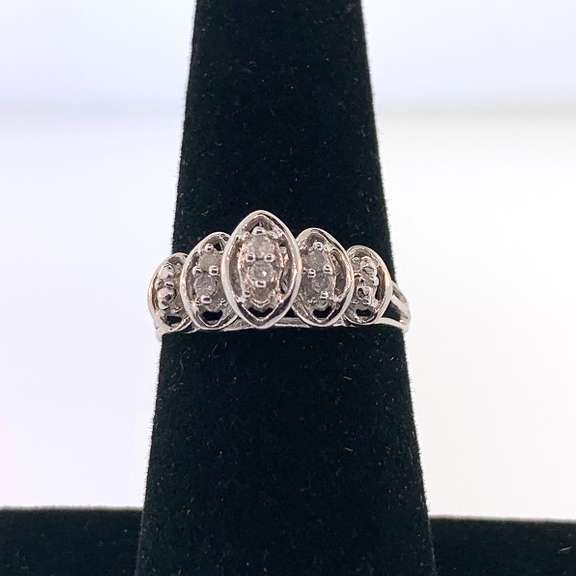Lovely Tiered 10kt Diamond Ring