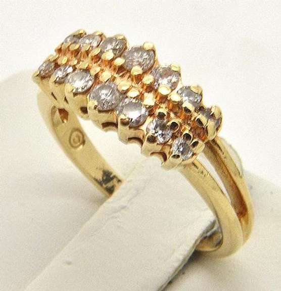 LADIES 14 KT YELLOW GOLD DIAMOND RING