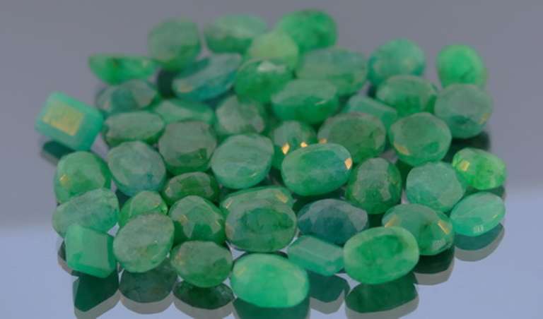 Heavy 295ct collection of Emeralds