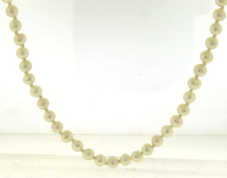 White Fresh Water Pearl Necklace w Gold Clasp