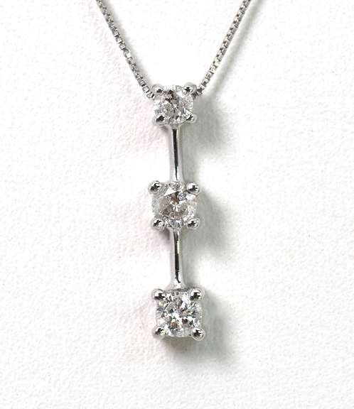 Lovely 0.24CTW Diamond Necklace in 14KT White Gold