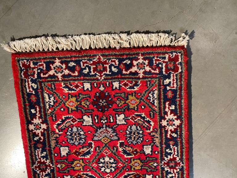 PAIR OF ACCENT RUGS 16"X27"