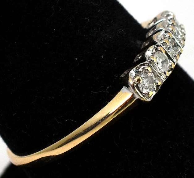 Sparkling 0.24CTW Diamond Band in Yellow Gold
