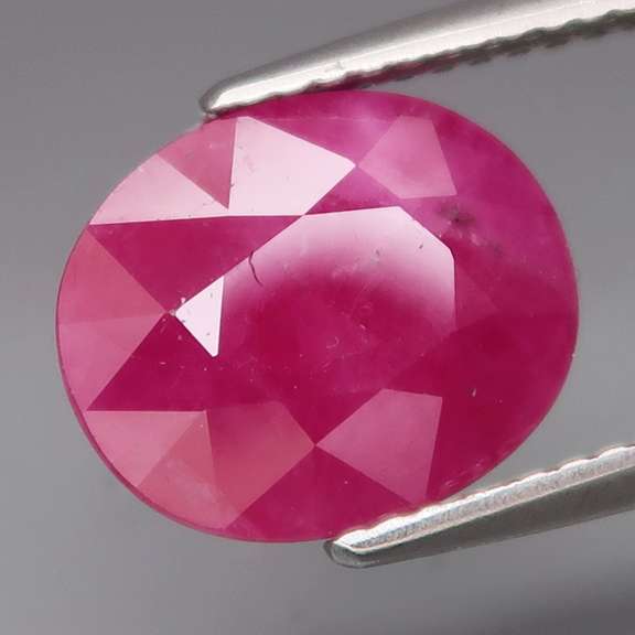 Heated only! 5.05ct violet red Ruby