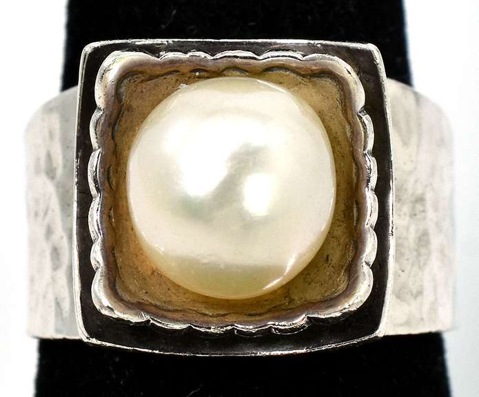 Fashionable Hammered Pearl Ring in Sterling Silver