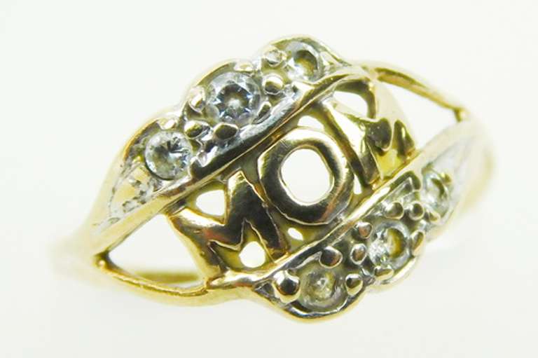 Vintage 10K Gold MOM Ring, Size 5.5