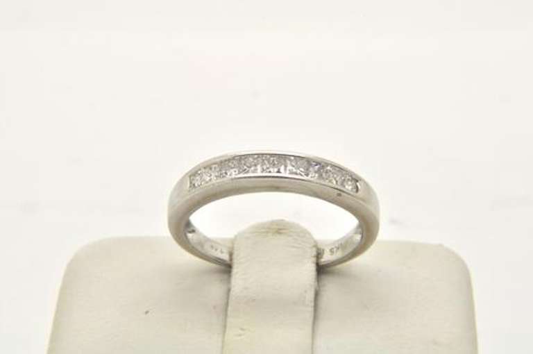 LADIES 14 KT WHITE GOLD DIAMOND BAND