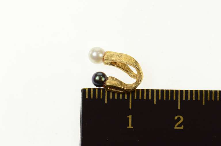 14K Yellow Gold Black & White Pearl Curved Arch Pendant