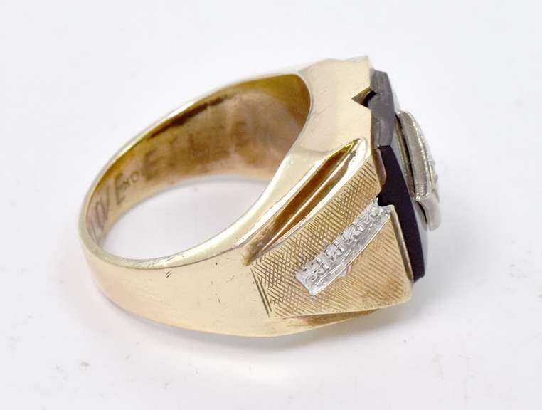 Men's Classic Vintage Ring in Gold
