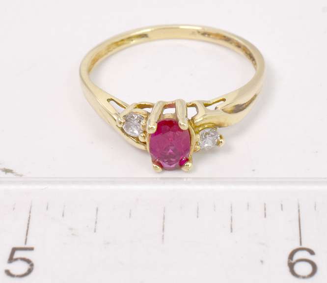 Vintage Ruby Ring in Yellow Gold