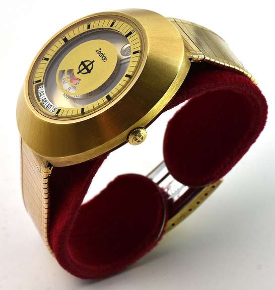 Zodiac AstroGraphic SST Jump Hour Mystery Dial