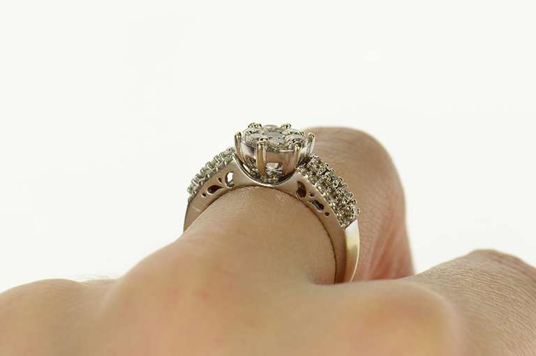 14K White Gold 1.04 Ctw Round Diamond Cluster Engagement Ring