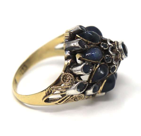 Beautiful Yellow Gold Thai Sapphire Princess Ring