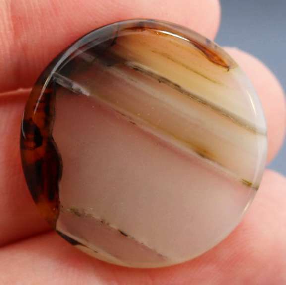 Eye-catching 33.15ct circular Agate