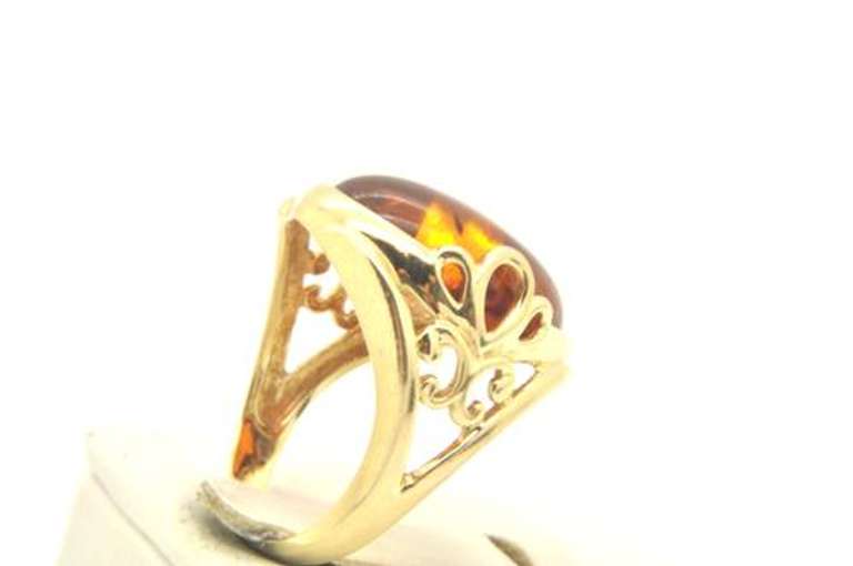 LADIES 14 KT GOLD AMBER RING