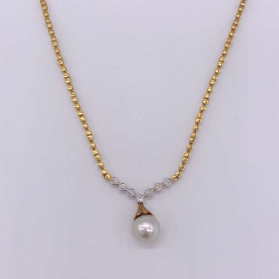 Stunning 18kt Gold, Pearl, & Diamond Pendant Necklace