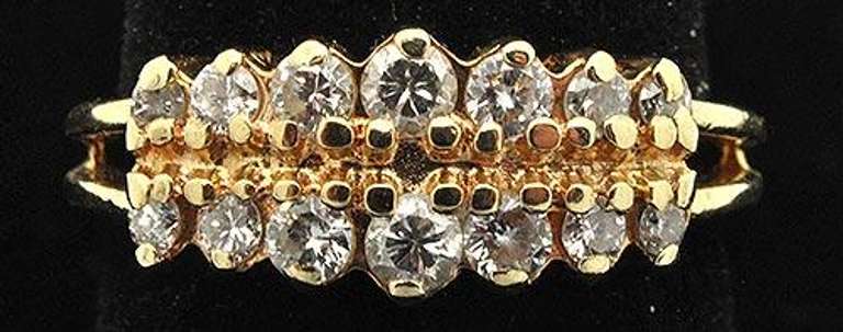 LADIES 14 KT YELLOW GOLD DIAMOND RING