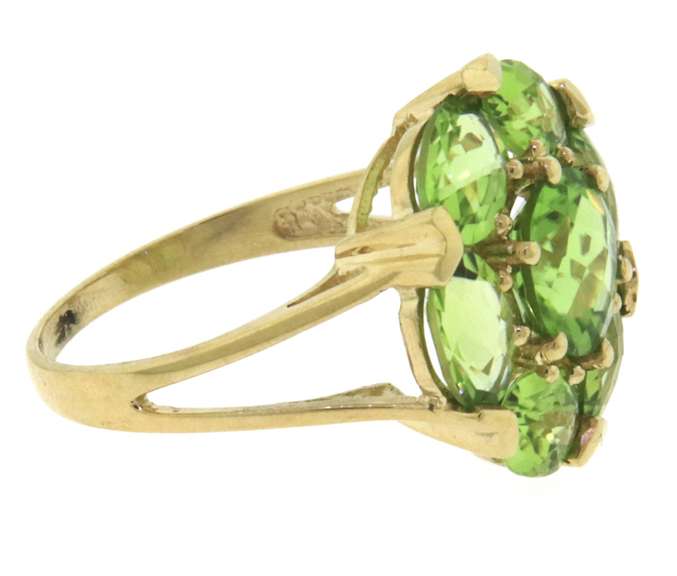 Charming Yellow Gold Peridot Circle Cluster Ring