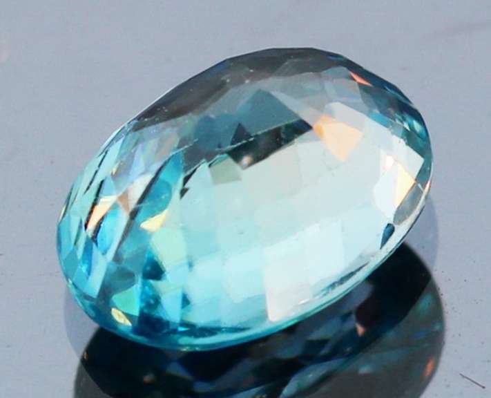 Glittering 2.96ct diamond luster blue Zircon