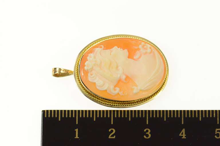14K Yellow Gold Oval Carved Shell Cameo Victorian Pendant/Pin