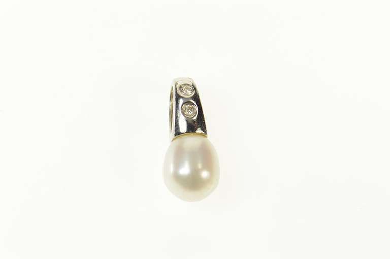 10K White Gold Diamond Pearl Classic Simple Pendant