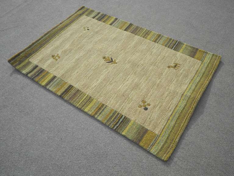 Simply Beautiful Hand-Tufted 3.9x5.5