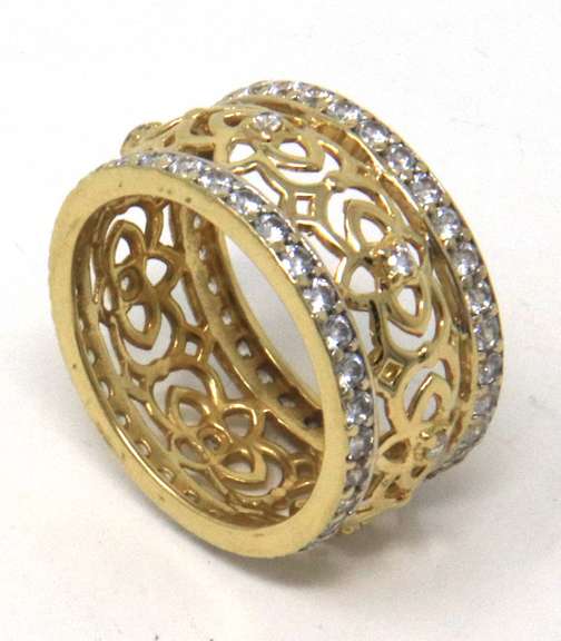 Wonderful 18kt CZ Fret Work Floral Ring