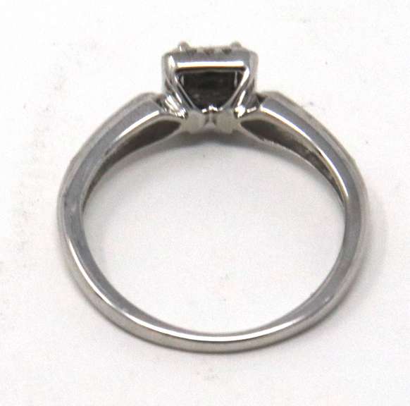 Dazzling White Gold Diamond Engagement Ring