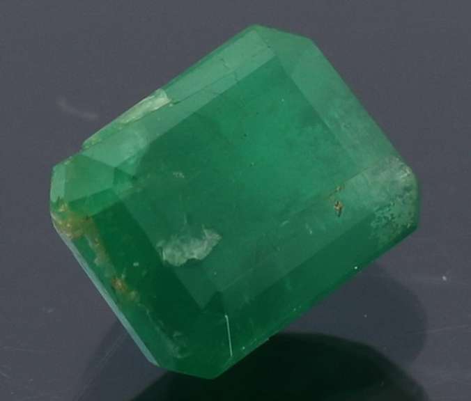 Top green! 1.84ct unheated Colombian Emerald