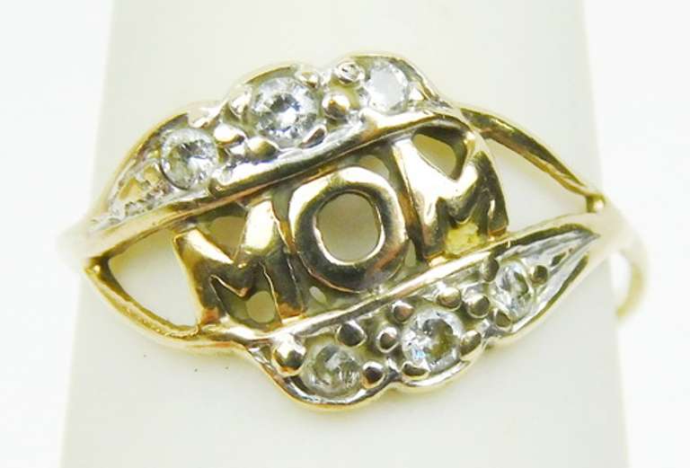 Vintage 10K Gold MOM Ring, Size 5.5