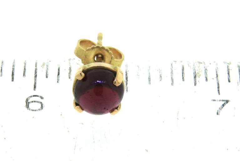 Fantastic 18kt Cabachon Garnet Stud Earrings