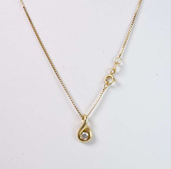 Lovely Diamond Pendant Necklace, 14KT