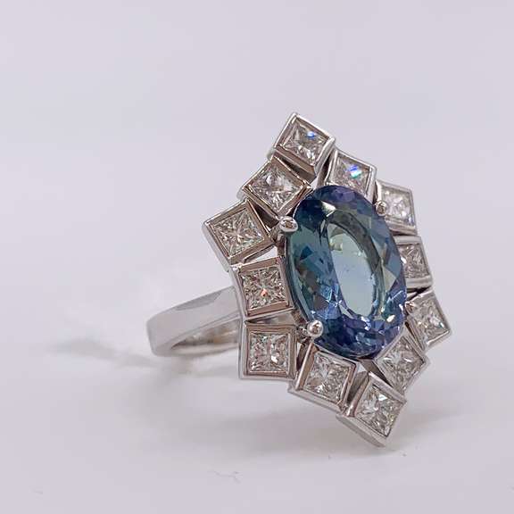 18kt Gold, Tanzanite, & Diamond Ring