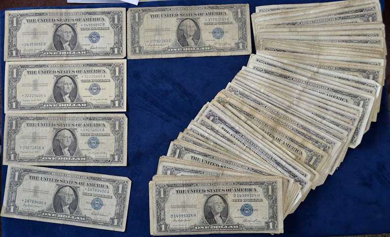 Lot Of 20 Circulated $1 Silver Certificates, Includes 1 Star Note.