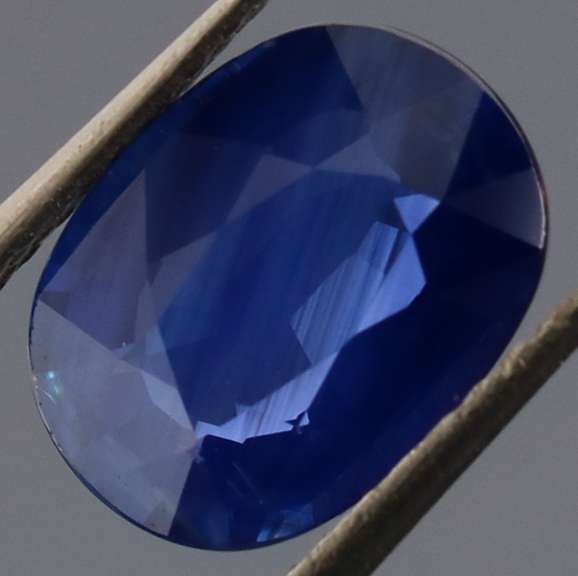 TOP BLUE! Heated only 1.57ct Ceylon Sapphire