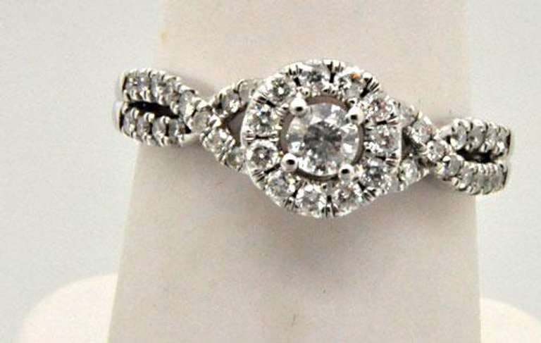 LADIES 10 KT WHITE GOLD DIAMOND HALO SETTING RING