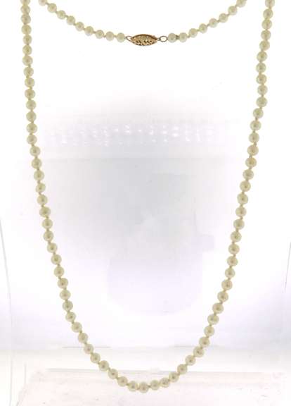 White Fresh Water Pearl Necklace w Gold Clasp