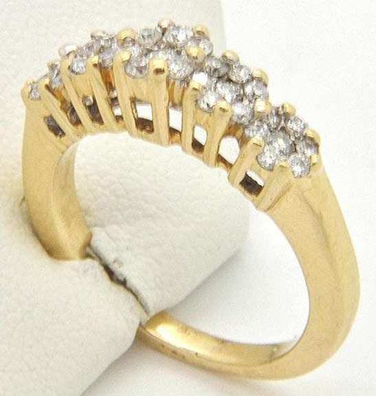 LADIES 14KT YELLOW GOLD DIAMOND RING