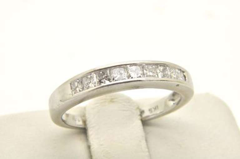 LADIES 14 KT WHITE GOLD DIAMOND BAND