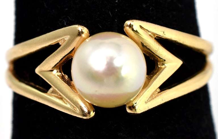 Chic Open-Shouldered Pearl Ring in 14KT Yellow Gold