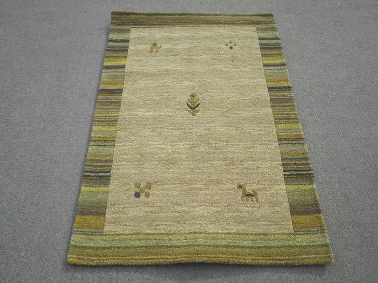 Simply Beautiful Hand-Tufted 3.9x5.5