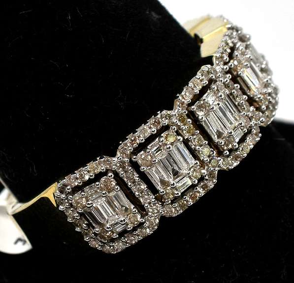 Excellent Diamond Band Ring in Gold