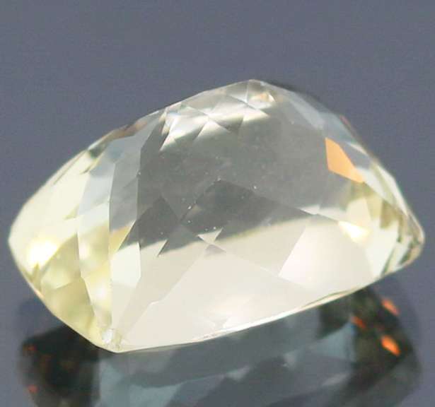 Substantial 29.21ct high fire platinum blonde Kunzite