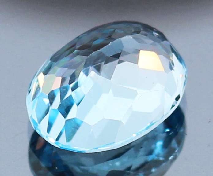 Glittering and huge! 10.25ct vivid sky blue Topaz