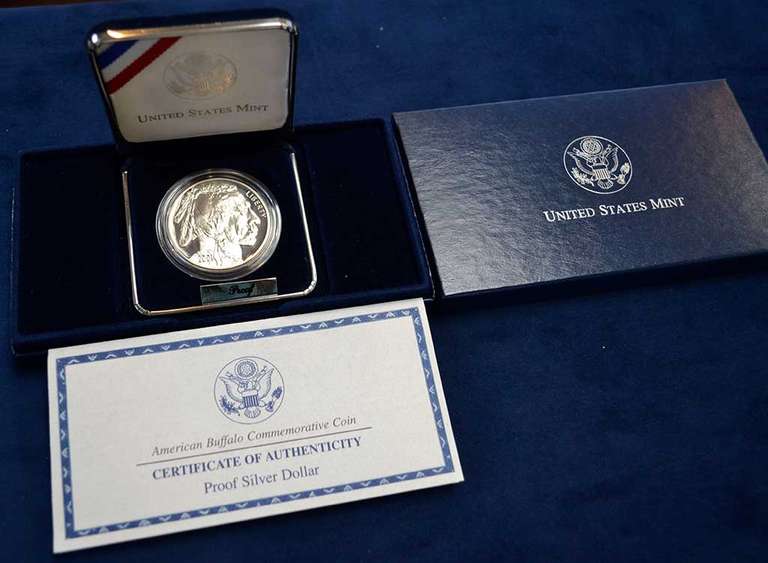 2001 American Buffalo Silver Commemorative Coin. Proof.