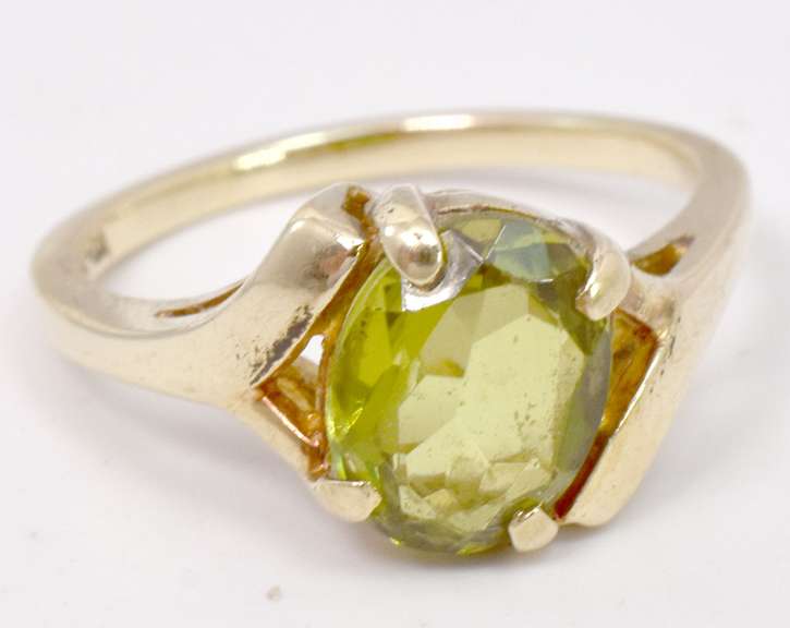 Vintage Peridot Ring in Yellow Gold